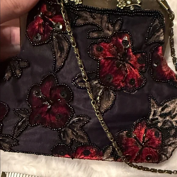 Elegant Floral Evening Clutch - Picture 3 of 3